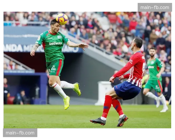 瓦伦西亚2-1阿拉维斯，两粒进球均来自边路传中后的争顶。