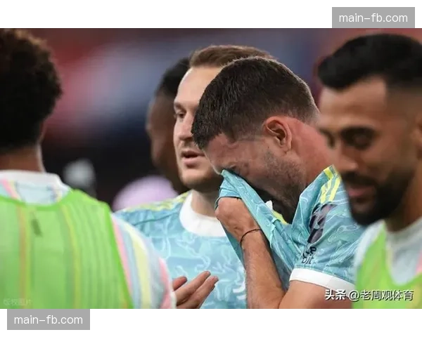 特写瞬间：弗拉霍维奇力压两人头球破门，源自科斯蒂奇的精准弧线